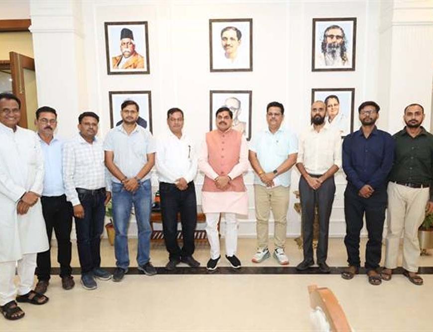स्वामित्व योजना के क्रियान्वयन में पूर्ण सहयोग करेंगे पटवारी मुख्यमंत्री डॉ. यादव से मिले पटवारी संघ के पदाधिकारी