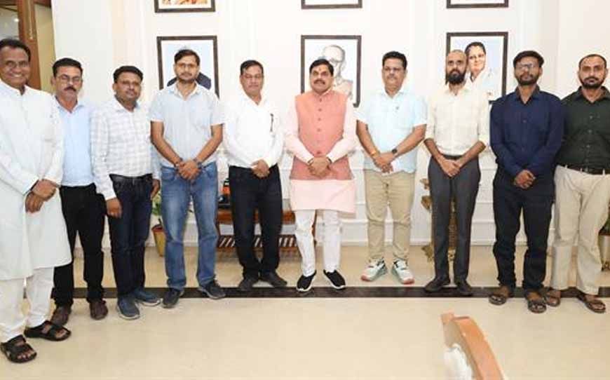 स्वामित्व योजना के क्रियान्वयन में पूर्ण सहयोग करेंगे पटवारी