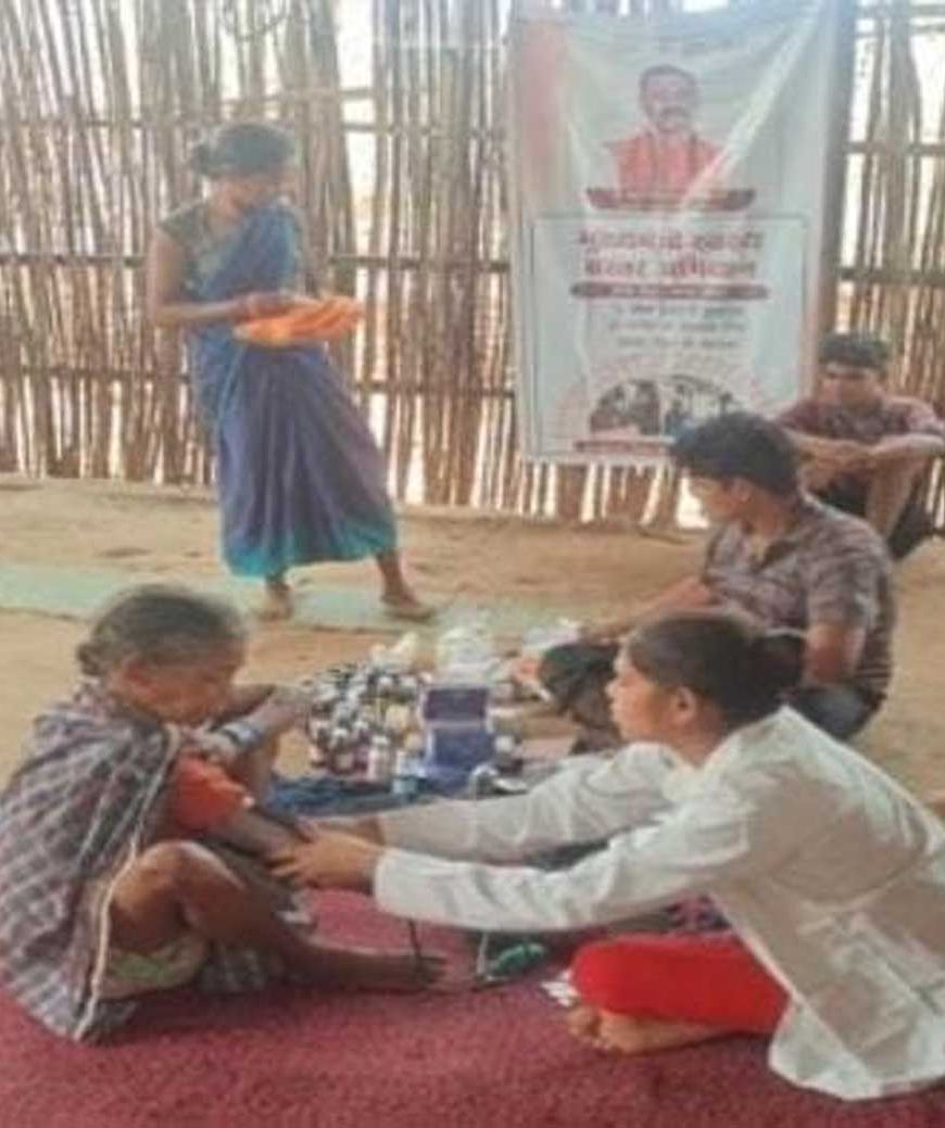 सेवा, समर्पण और जिजीविषा की मिसाल सात बार नदियां पार कर स्वास्थ्य दल पहुंचा तुमेरादी