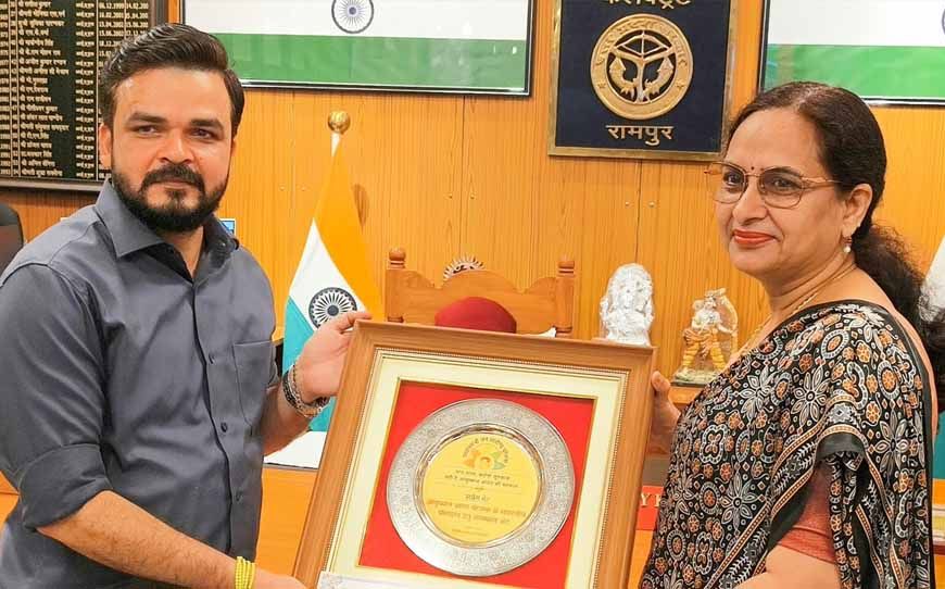 आयुष्मान कार्ड बनाने में रामपुर प्रदेश में प्रथम, एक साल में बने 1.79 लाख कार्ड