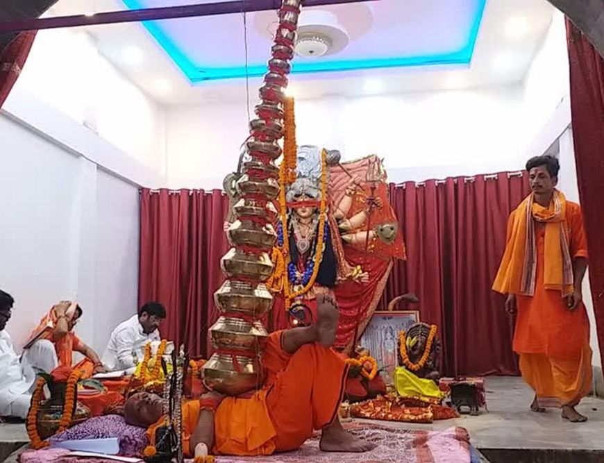 पटना में बाबा नागेश्वर दास की अनोखी साधना, 9 दिन निर्जला व्रत रख सीने पर धारण करेंगे 21 कलश