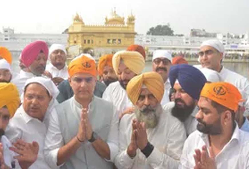 Punjab News: कमान संभालने से पहले परगट सिंह ने आनंदपुर साहिब में टेका माथा, बोले- पंजाब की सेवा प्राथमिकता
