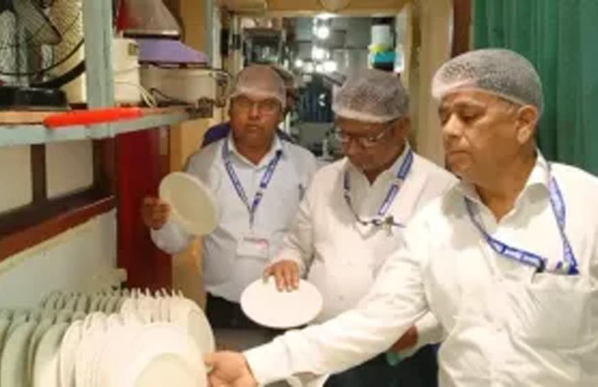 पटना में पिस्ता हाउस पर छापा, 58.5 किलो ड्राय फ्रूट्स जब्त; एक्सपायरी मसालों के 117 पैकेट नष्ट