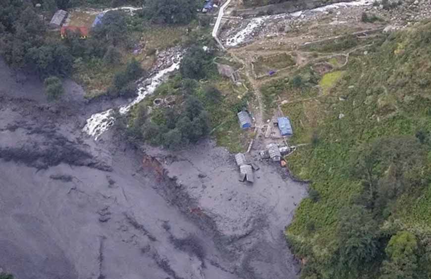 नेपाल में बाढ़ का कहर, 40 घर और 6 पुल बहे; 150 से ज्यादा विदेशी पर्यटक फंसे