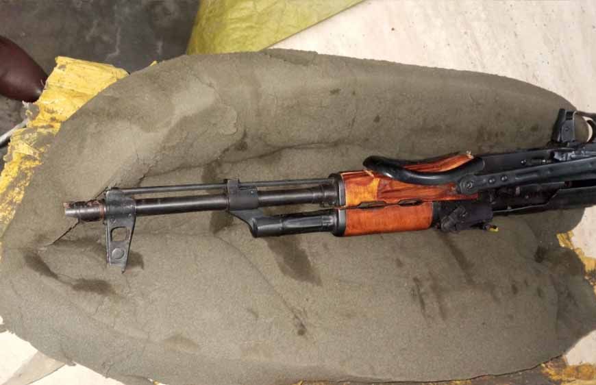 अमृतसर में प्लॉट से असॉल्ट राइफल बरामद, गश्त के दौरान पीले लिफाफे में मिला हथियार