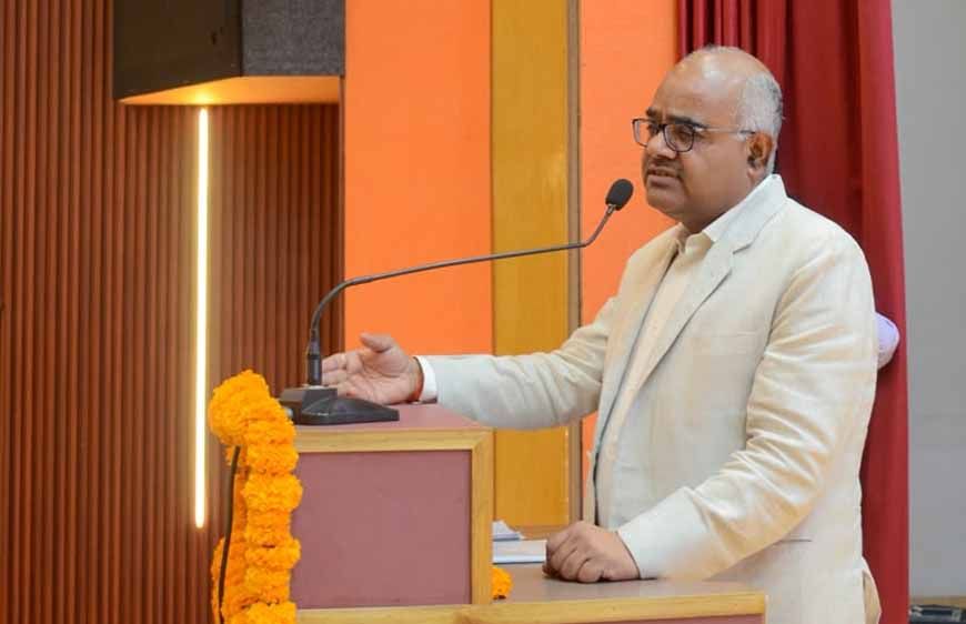 राजस्व, पंचायती राज, आयकर और रक्षा सेवाओं के अनुभवी अब संभालेंगे यूपी की मंडियों की कमान