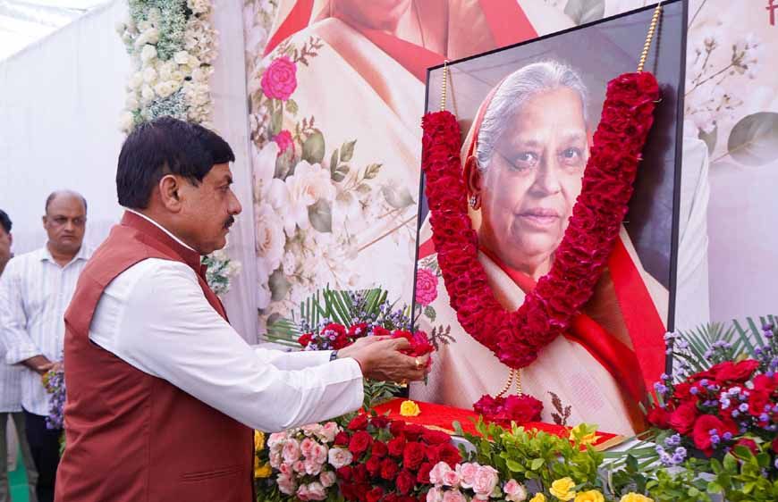मुख्यमंत्री डॉ. यादव ने स्व. तेजकुंवरबाई काश्यप को पुष्पांजलि अर्पित कर शोक संवेदनाएं व्यक्त कीं