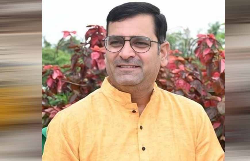 पारिवारिक हकत्याग की रजिस्ट्री में अभिलाष को मिली 46,846 रुपये की राहत, बचत की पूरी राशि बहनों को दी उपहार में