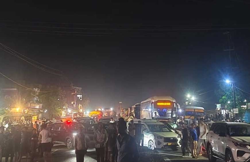 बिजली कटौती से भड़के ग्रामीण, इंदौर-भोपाल हाईवे पर रात में चक्काजाम; 2 किमी तक लगी कतारें