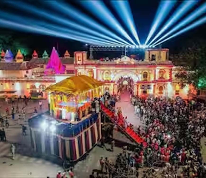 फूल रथ की परिक्रमा से जीवंत हुई बस्तर दशहरा की सदियों पुरानी परंपरा
