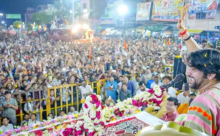 धीरेंद्र शास्त्री का बयान, बोले- गरबा पंडाल में गोमूत्र पिलाकर दें एंट्री; बेटियों को लेकर भी कही बात