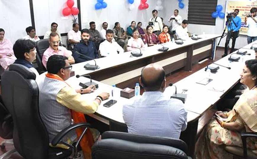 अनुसूचित जाति वर्ग के सर्वांगीण विकास के लिए पूरी प्रतिबद्धता और संवेदनशीलता से कार्य करें अधिकारी : मंत्री चौहान