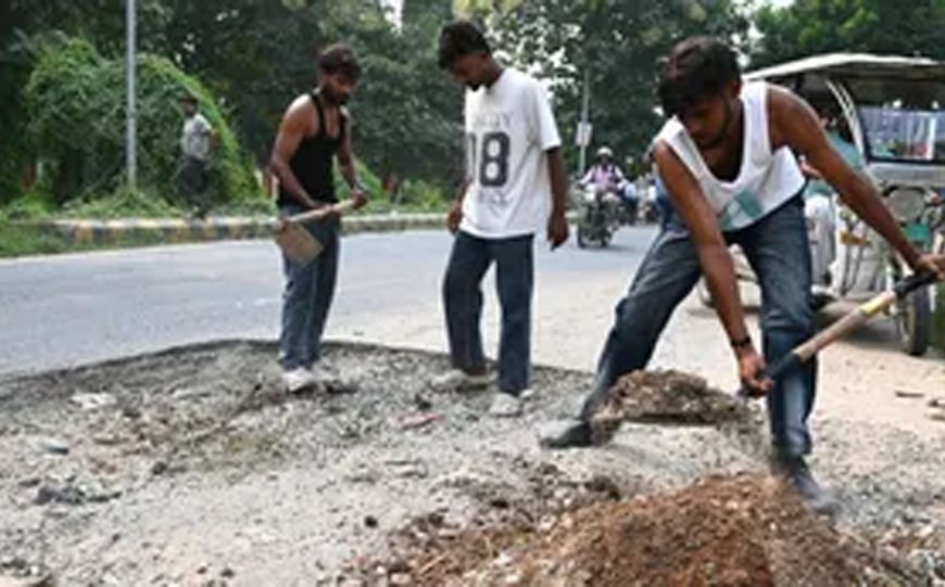 योगी सरकार ने मंडी परिषद के 1,111 संपर्क मार्गों की मरम्मत के लिए 477 करोड़ रुपये किए जारी