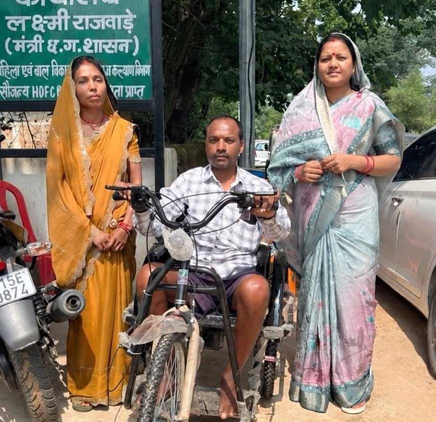 सेवा संकल्प अभियान के तहत दिव्यांग धनेश्वर साहू को मिली ट्राइसाइकिल
