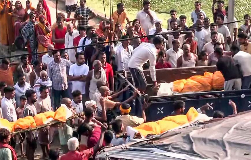 वैशाली नाव हादसा: एक साथ 13 शव देख कलेजा दहल गया, बिना बताए भोज खाने गए बच्चे फिर नहीं लौटे