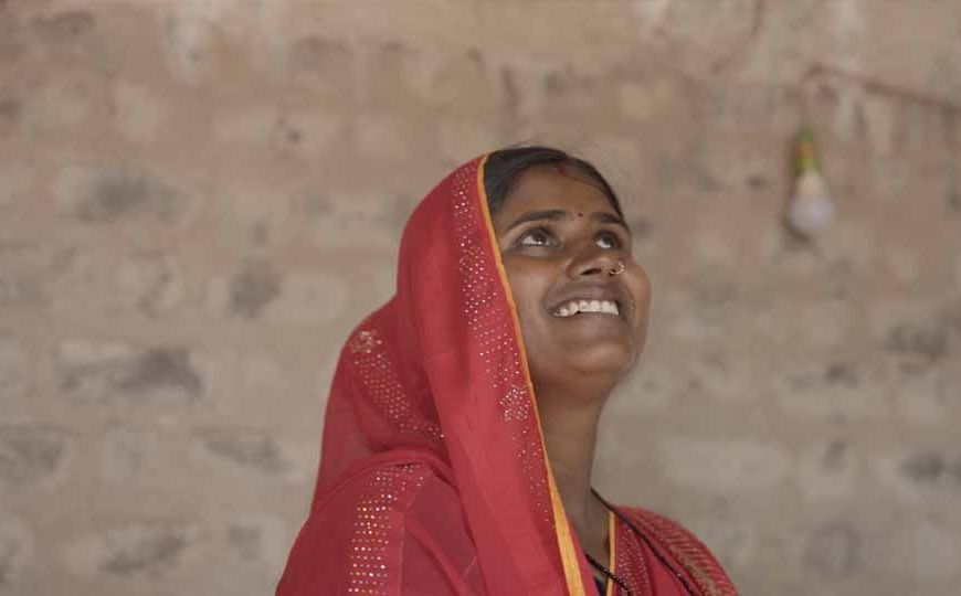 कभी बैनर की दीवारों के बीच गुजरती थी जिंदगी, आज पक्के आशियाने में संवर रहे आशा के सपने