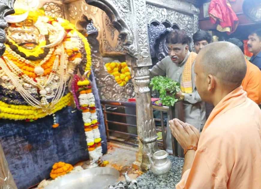 बाबा काल भैरव और काशी विश्वनाथ के दरबार में मुख्यमंत्री योगी ने नवाया शीश