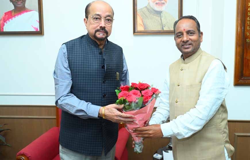 राज्यपाल डेका से छत्तीसगढ़ रेड क्रॉस समिति के अध्यक्ष ने की सौजन्य भेंट