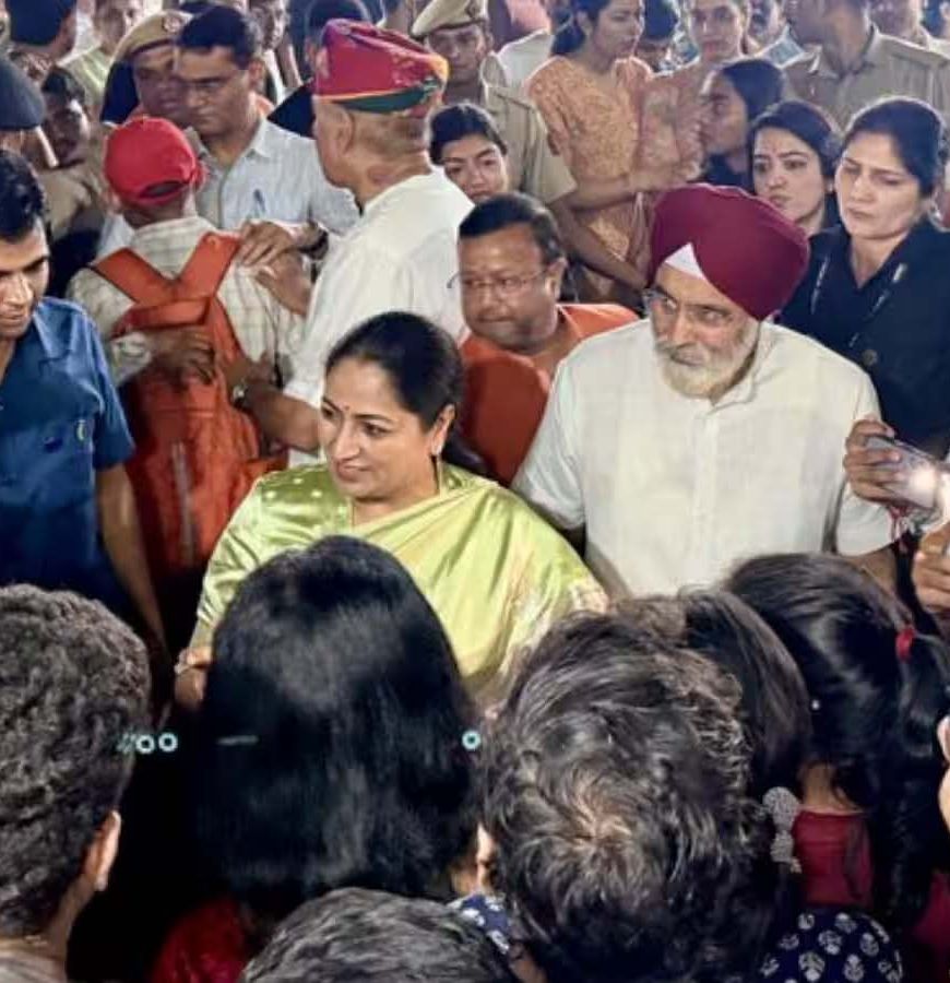 दिल्ली CM रेखा गुप्ता का मुखर्जी नगर में औचक निरीक्षण, छात्रों ने बताईं PG किराए और लाइब्रेरी की समस्याएं