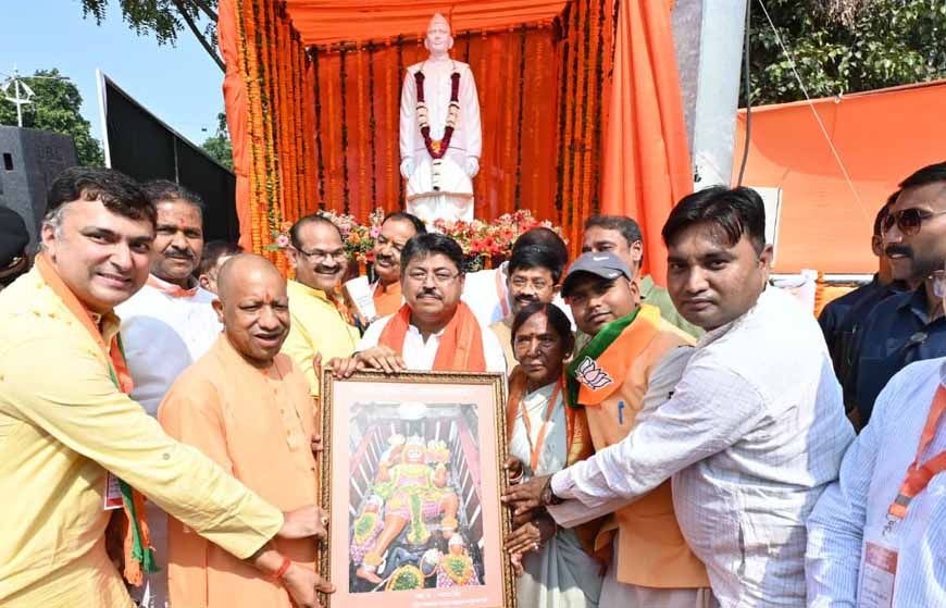 राहुल गांधी नोट कर लें, सिर्फ नेहरू ही नहीं, मसुरियादीन पासी भी गए थे जेलः मुख्यमंत्री