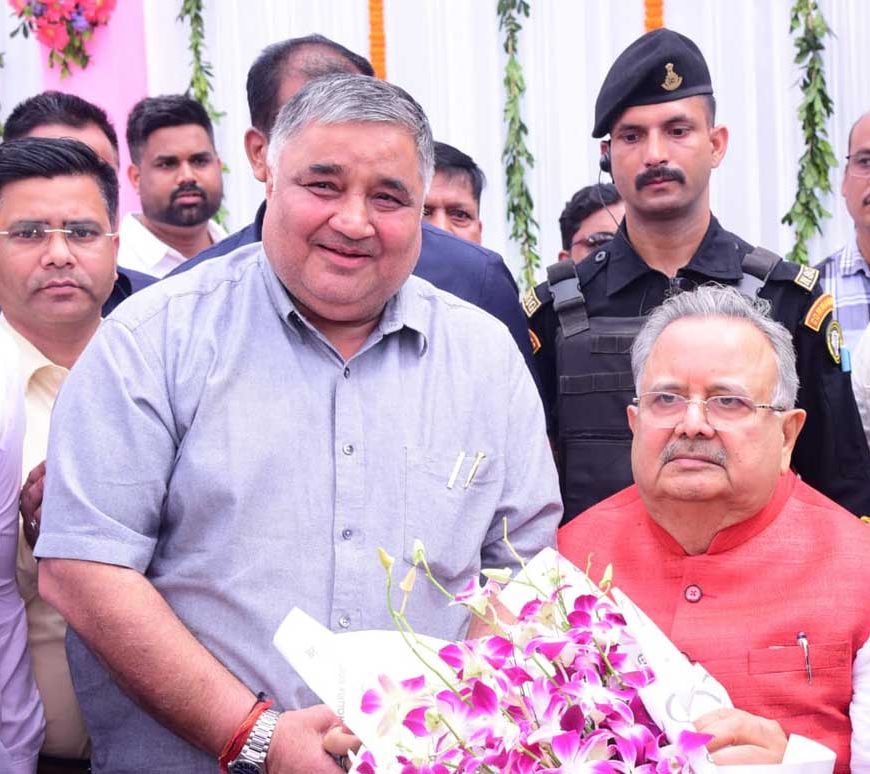 विधानसभा अध्यक्ष डॉ. रमन सिंह को जन्मदिन की बधाई देने पहुंचे पर्यटन मंत्री  राजेश अग्रवाल