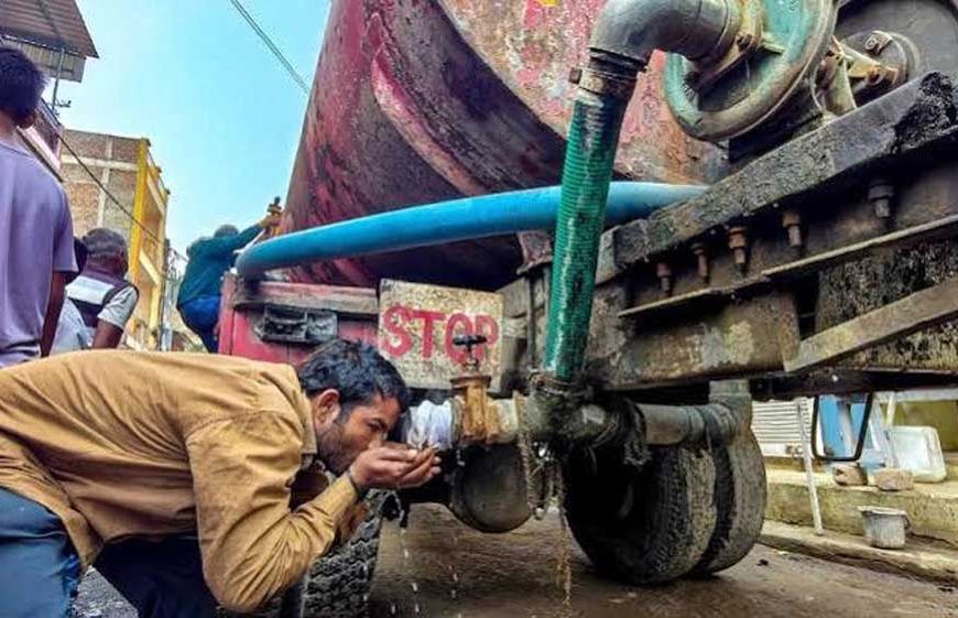 इंदौर में जल संकट पर सख्ती: GPS से होगी टैंकरों की निगरानी, पीने के पानी से गाड़ी धोने पर जुर्माना