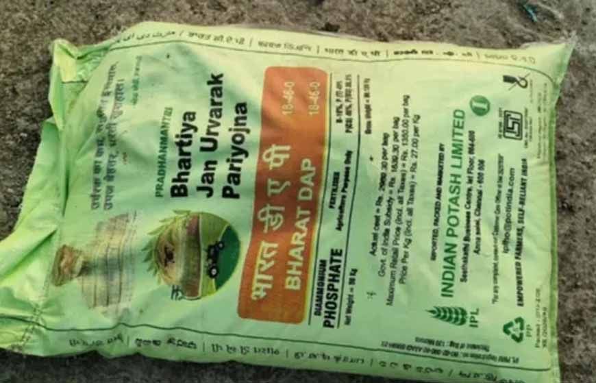 मुरैना में नकली DAP खाद बनाने वाले प्लांट का भंडाफोड़, PM की तस्वीर वाले 300 बोरे मिले
