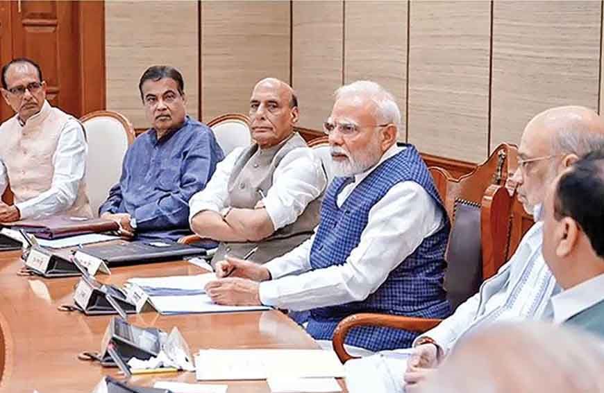मोदी कैबिनेट का बड़ा फैसला, पेंशन योजनाओं से हटा इंदिरा गांधी का नाम
