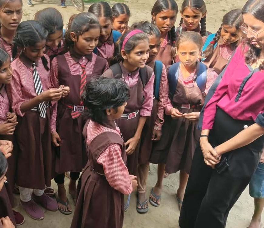 आत्मविश्वास से आत्मनिर्भरता तक: यूपी की 1.29 लाख बेटियों को मिला सेल्फ एस्टीम प्रशिक्षण