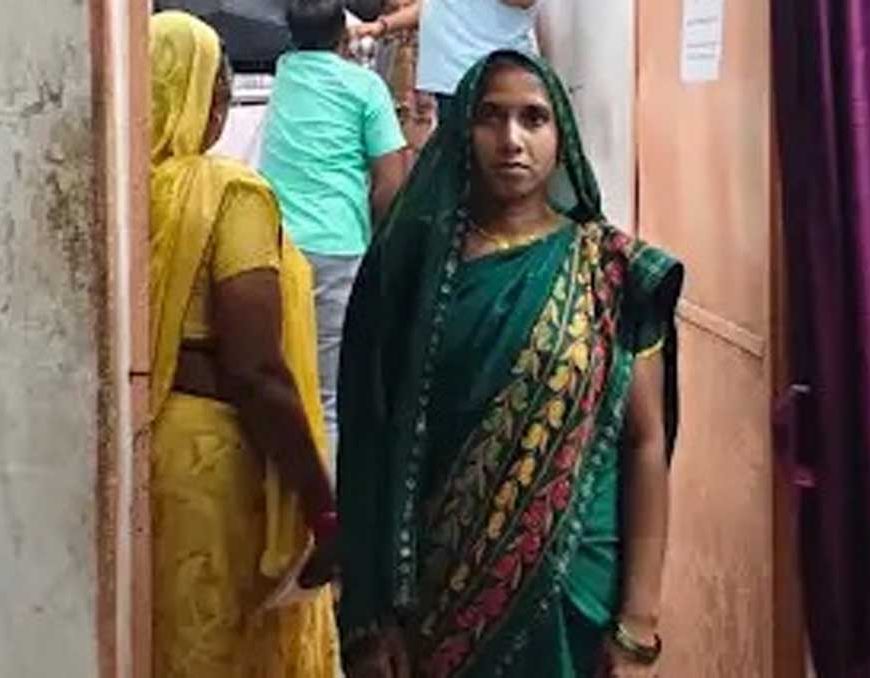 सुनीता को रजिस्ट्री में मिली 3,940 रुपये की आर्थिक राहत, स्वतः नामांतरण से कार्यालयों के चक्कर लगाने की परेशानी भी हुई दूर