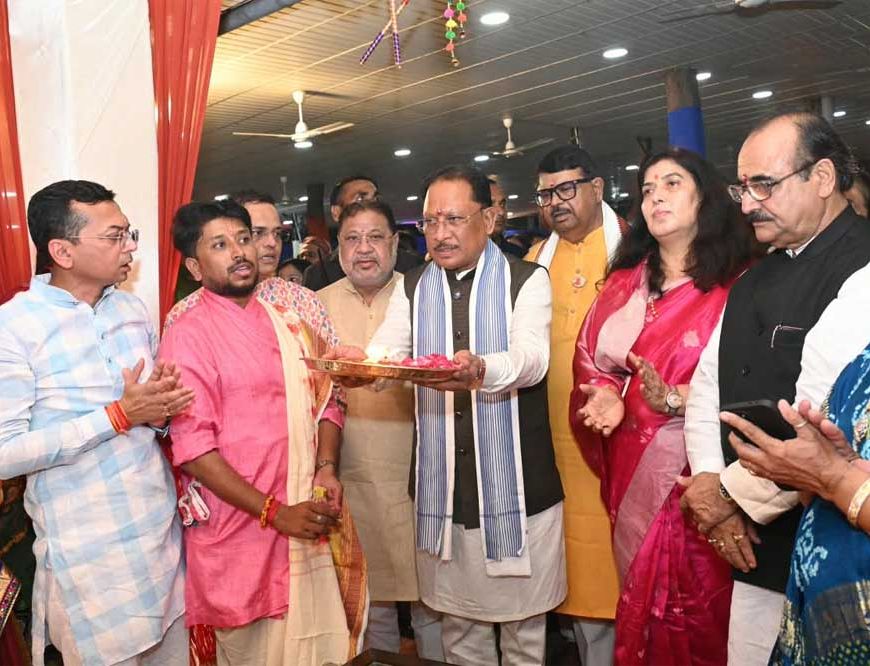 मुख्यमंत्री निवास में गरबा महोत्सव की धूम, भक्ति और उल्लास के रंग में रंगा आयोजन