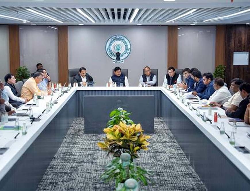 मुख्यमंत्री डॉ. यादव ने शहरी विकास परियोजनाओं पर की आंध्र प्रदेश के वरिष्ठ अधिकारियों से चर्चा