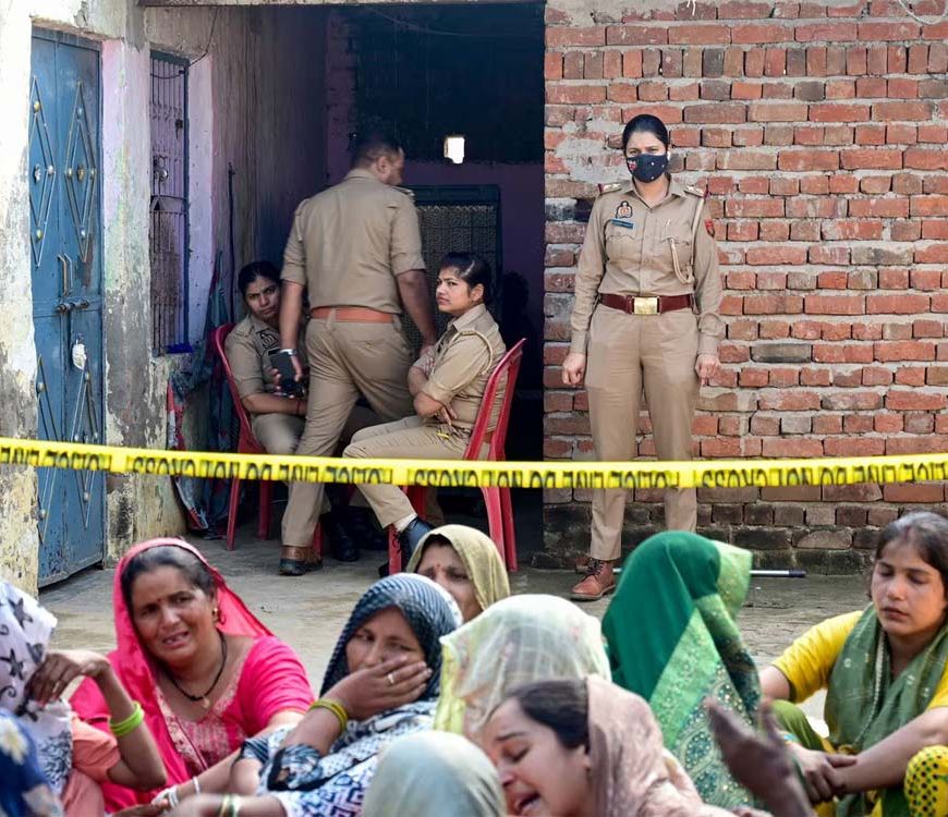 ग्रेटर नोएडा में एक ही परिवार के 5 लोगों की मौत, जांच जारी