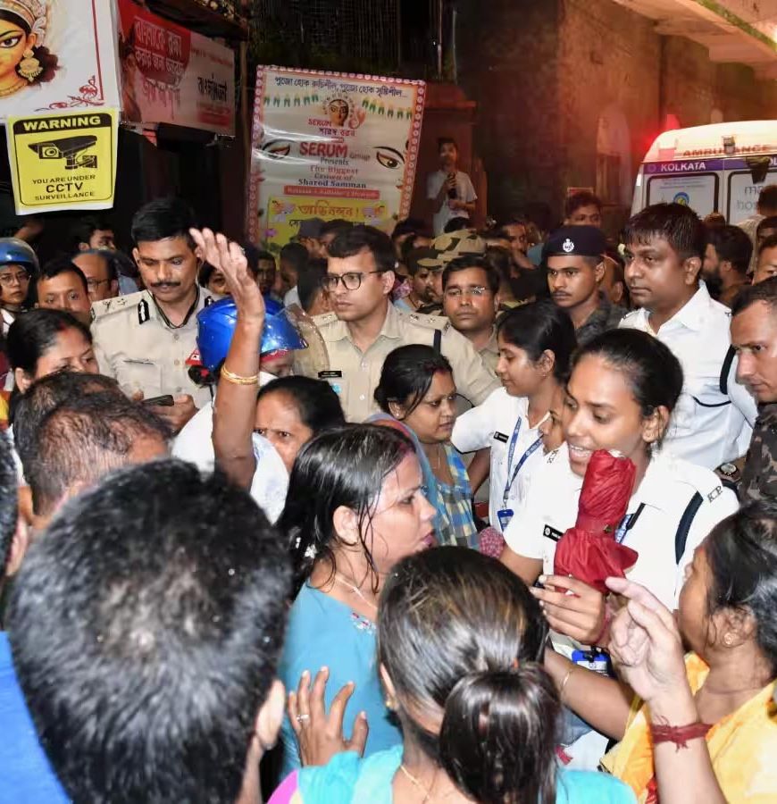 कोलकाता भगदड़: एक अनाउंसमेंट से मची अफरा-तफरी, 19 लोगों की मौत की क्या थी वजह?