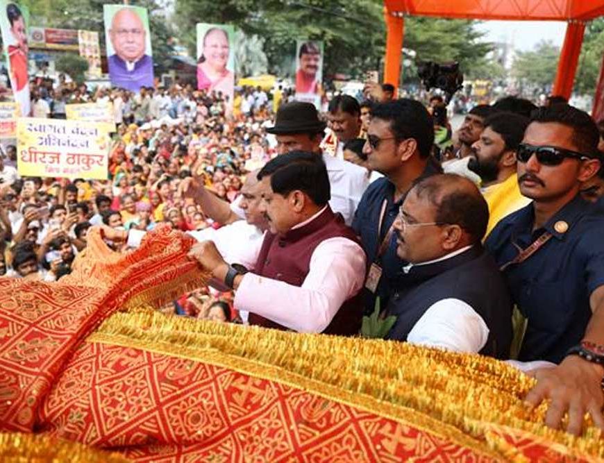 इंदौर में विशाल चुनरी यात्रा में शामिल हुए मुख्यमंत्री डॉ. यादव