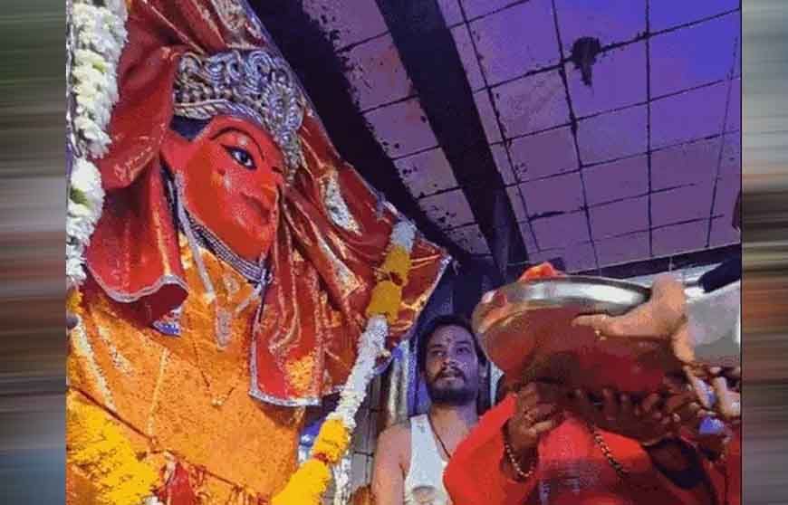 उज्जैन के 40 मंदिरों में मदिरा का भोग, आरती के बाद ढोल-नगाड़ों के साथ निकला दल
