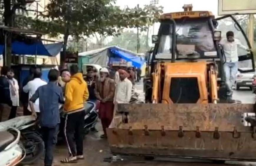 राजनांदगांव में गाय का कटा सिर मिलने पर आरोपी की दुकान पर चला बुलडोजर