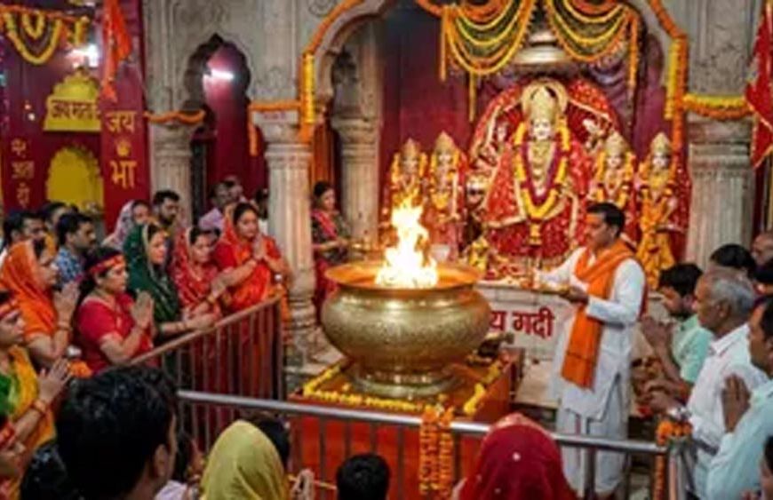 पाढ़ा के माता वैष्णो देवी मंदिर में उमड़े श्रद्धालु, नवरात्र पर अखंड ज्योत बनी आस्था का केंद्र