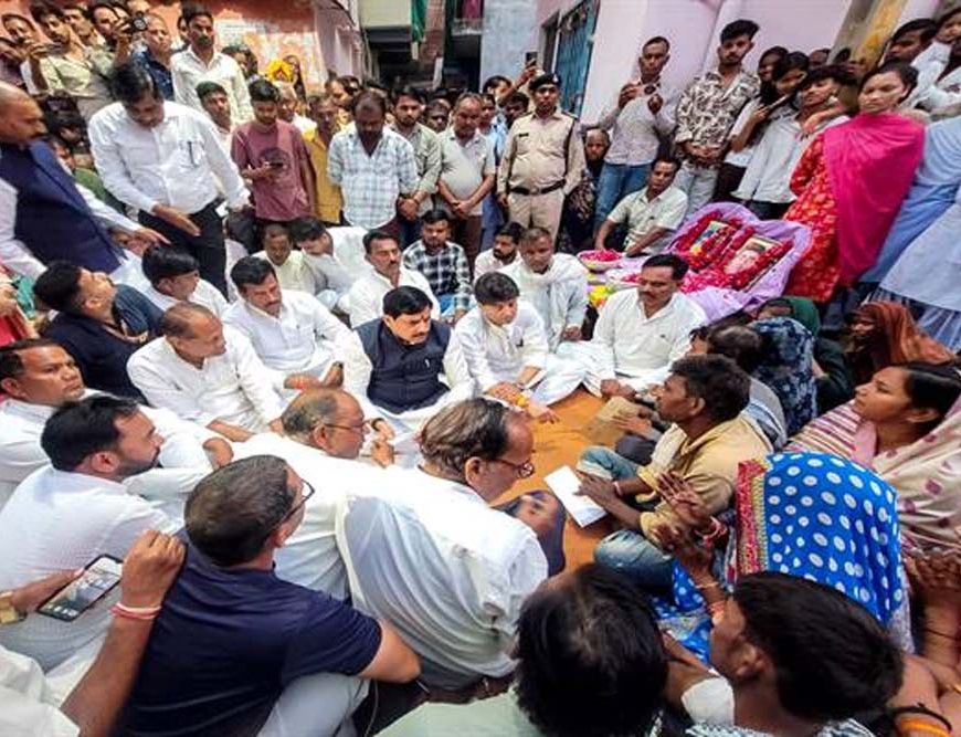 मुख्यमंत्री डॉ. यादव ने दुर्घटना में अपने परिजनों को खोने वाले परिवारों को बंधाया ढांढस