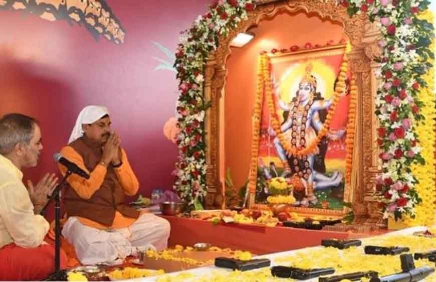 इंदौर में CM मोहन यादव ने किया शस्त्र पूजन, पुलिस विभाग में 18,500 पदों पर भर्ती का ऐलान