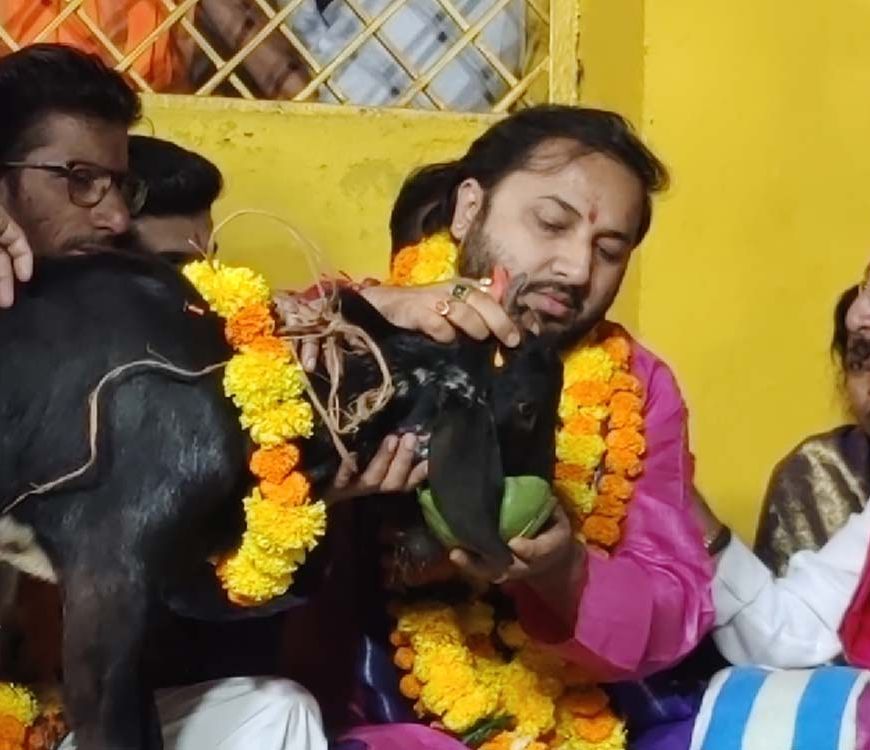 बस्तर दशहरा में निभाई गई निशा जात्रा की परंपरागत रस्म