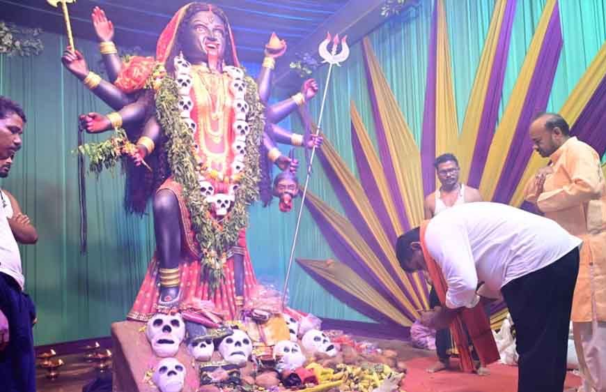 नवरात्रि पर उप मुख्यमंत्री विजय शर्मा ने पिपरिया में विभिन्न दुर्गा उत्सव समितियों के पंडालों में पहुंचकर की पूजा-अर्चना