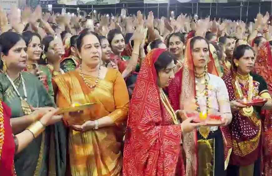 राजकोट में अहीर समाज का शाही गरबा, 1300 करोड़ के सोने के गहनों ने खींचा ध्यान
