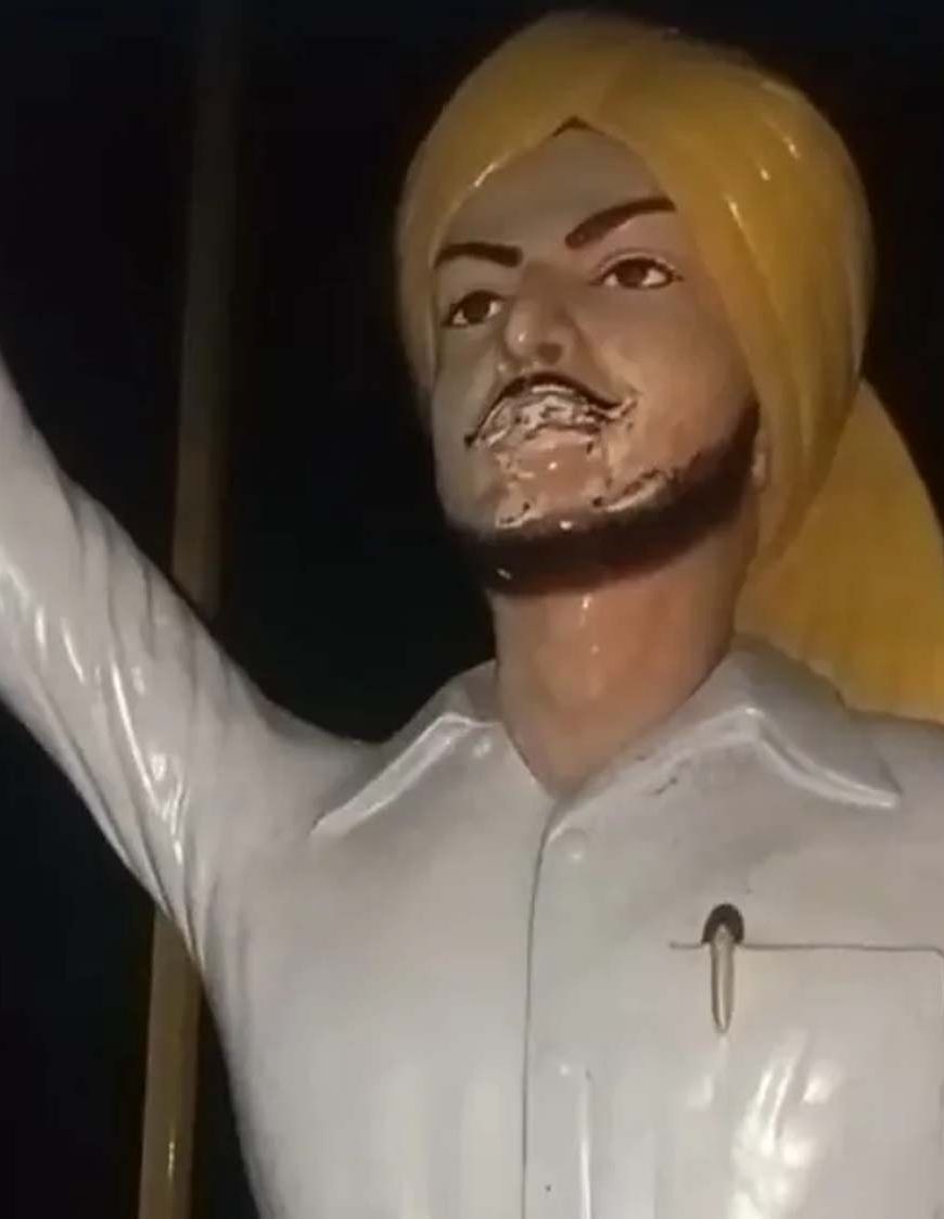मोगा में शहीद भगत सिंह की प्रतिमा पर रंग पोता, अपमान के खिलाफ भड़के लोग