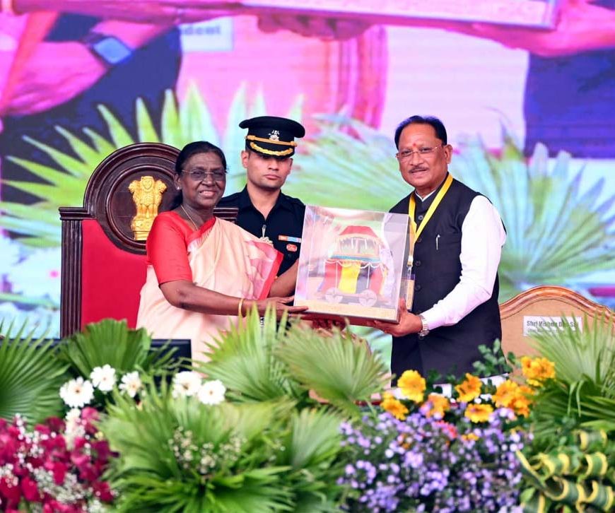 राष्ट्रपति द्रौपदी मुर्मु ने बस्तर दशहरा की अनूठी परंपराओं और जनजातीय संस्कृति की सराहना की