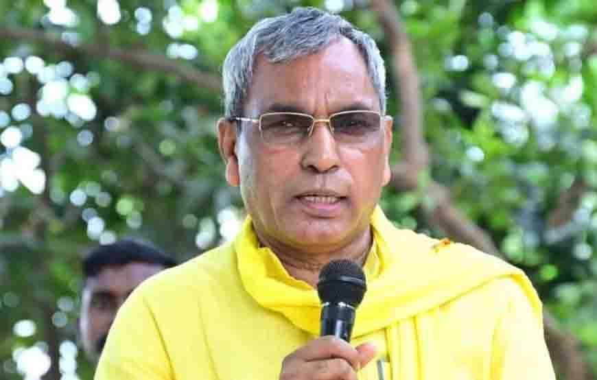 ‘EVM से चुनाव हो तो दिक्कत, बैलट पेपर से हो तो दिक्कत’, ओपी राजभर ने अखिलेश पर कसा तंज