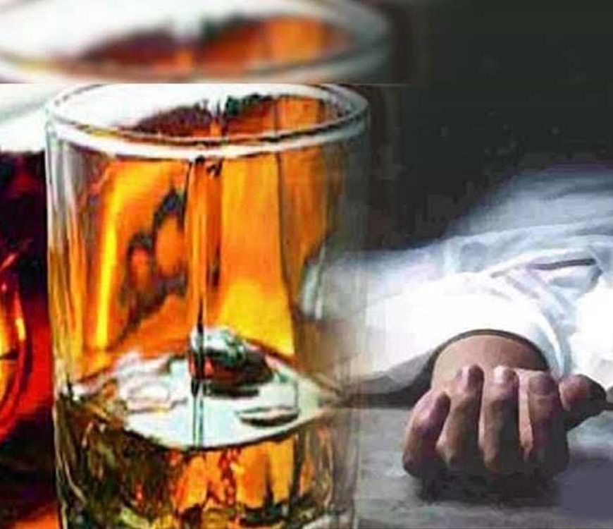 BSP पार्षद समेत 4 दोस्तों की शराब पीने से बिगड़ी तबीयत, इलाज के दौरान 2 की मौत