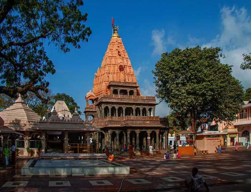 महाकाल मंदिर के शिखर की दरारें चूना, गुड़ और लाख से होंगी ठीक