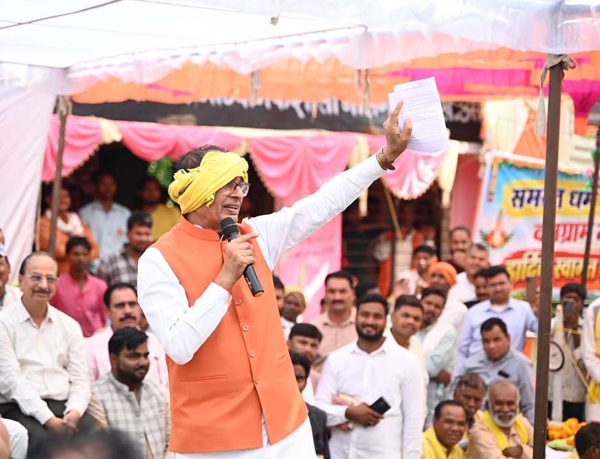 शिवराज सिंह चौहान ने नीलगढ़ के विस्थापित आदिवासी परिवारों के त्याग को किया नमन