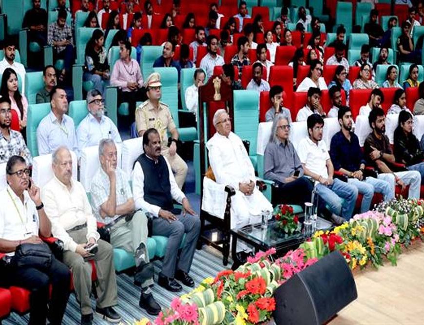 ‘मन की बात’ से बनते राष्ट्र निर्माण के साझा संकल्प: राज्यपाल पटेल